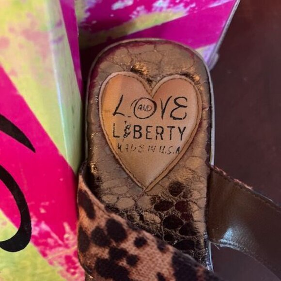 Love & Liberty "Wild Thing" Leopard Wedge Sandals Size 10 Slip-on style Comfort - Picture 5 of 5